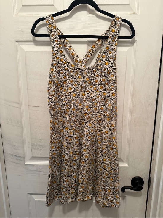 Dresses & Skirts - Floral Daisy Strappy Sundress in White and Yellow Knit.